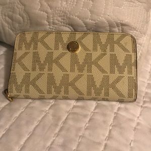 Micheal Kors wallet